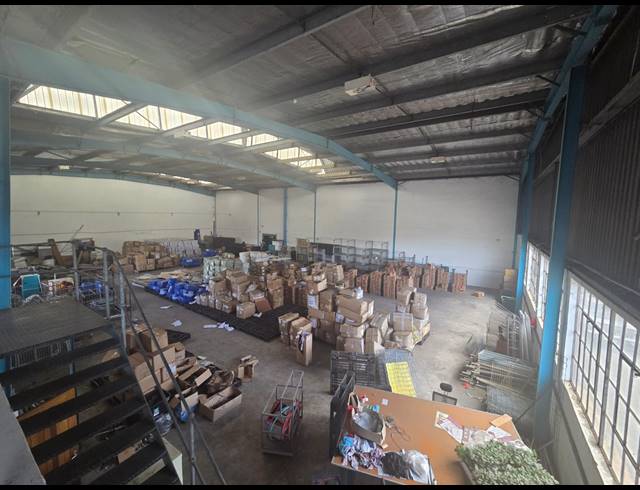 911M² WAREHOUSE TO LET IN SPRINGFIELD PARK